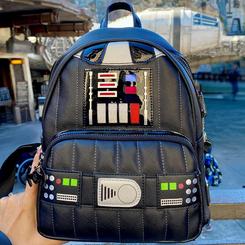 Preciosa y divertida mini mochila de Darth Vader basado en el famoso personaje de Star Wars. Perfecto para pasar un día mágico y cuqui. Esta preciosa pieza de coleccionista está realizado en 100% poliéster, 