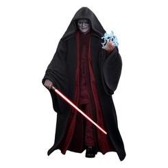 El lado oscuro nunca ha sido tan imponente. Inspirada en Star Wars: Episodio III – La venganza de los Sith, esta figura de acción a escala 1/6 de Palpatine (Darth Sidious)