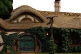 16-El-Seor-de-los-Anillos-Estatua-The-Green-Dragon-Inn.jpg