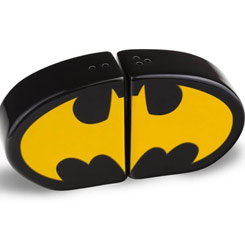 Set compuesto por un salero y un pimentero de los personajes del logo de Batman basado en famoso personaje de DC Comics. Disfruta con estas dos piezas de coleccionista realizadas en cerámica.