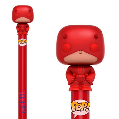 Divertido Bolígrafo Funko Pop de Daredevil basado en el comic de Marvel, este precioso bolígrafo tiene una miniatura de tu personaje favorito en la parte superior de un tamaño aproximado de 2 cm.