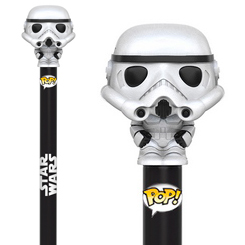 Espectacular Bolígrafo Funko Pop de Stormtrooper basado en la saga de Star Wars, este precioso bolígrafo tiene una miniatura de tu personaje favorito en la parte superior de un tamaño aproximado de 2 cm.
