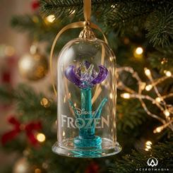 Una flor de cristal parece conservar intacta la magia de Arendelle bajo una delicada cúpula transparente. El adorno rosa de Arendelle Frozen combina brillo, color y un formato compacto para aportar un detalle encantado a vitrinas