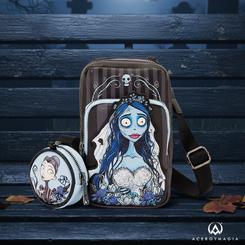 Pura magia gótica en formato compacto: este bolso bandolera con monedero a juego de Loungefly, inspirado en La Novia Cadáver, luce un arte detallado y colores intensos que convierten cada salida 