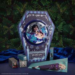 Oscuridad, ironía y un toque encantadoramente macabro te esperan en este calendario de adviento Deluxe de Wednesday 2025, una edición oficial repleta de sorpresas inspiradas en el carisma inconfundible de la hija más singular de la familia Addams.
