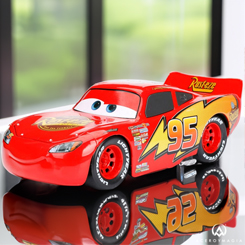 Añade emoción a tu colección con el modelo a escala 1/24 de Lightning McQueen de Cars. Este coche de metal fundido a presión, creado por Jada Toys y con licencia oficial, captura perfectamente los detalles del icónico personaje