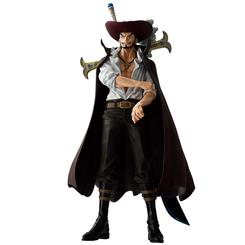 Aplomo de espadachín supremo para tu vitrina: Ichibansho Dracule Mihawk – Beyond The Trials (Banpresto) irrumpe con su sombrero de ala ancha, capa al viento y la imponente Yoru a la espalda,