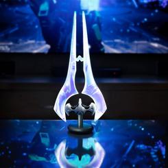 Lleva la emoción del universo de Halo a tu colección con la impresionante réplica 1/35 de la Blue Energy Sword. Esta pieza emblemática no solo captura la esencia del arma más famosa del juego