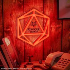 La luz LED neón pared Stranger Things convierte una pared corriente en una referencia directa a Hawkins. Esta luz LED neón pared Stranger Things adopta la forma de un dado D20 y proyecta una estética roja muy reconocible