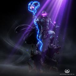 La oscuridad se eleva desde la roca como si Eternia acabara de abrir una grieta bajo sus pies. Esta estatua Skeletor Masters of the Universe 2026 convierte al villano en una presencia imponente, con una silueta afilada, capa en movimiento 