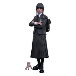 Presencia gótica con precisión de vitrina: Wednesday Sixth Scale Collectible Figure de Hot Toys (escala 1/6, 27 cm de altura) recrea a Miércoles Addams tal y como la viste en la serie