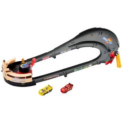 Velocidad, emoción y cine en casa con la Pista NASCAR Cars Disney·Pixar: un circuito de 76 cm inspirado en el legendario Los Angeles Raceway de la primera película, listo para vivir adelantamientos trepidantes