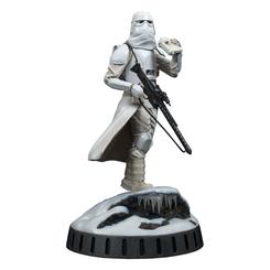 Prepárate para el frío de Hoth con esta impresionante estatua Milestones 1/6 del Snowtrooper, inspirada en Star Wars: Episodio VI - El Retorno del Jedi. Este imponente soldado imperial está representado en medio de un paisaje helado