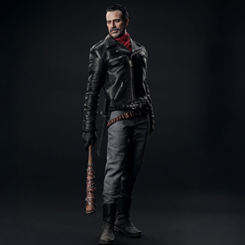 Puro carisma oscuro en formato 1/6, Negan Smith llega a tu vitrina con una presencia que impone y un nivel de realismo digno de The Walking Dead. Esta figura de acción mide 37 cm