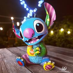 Descubre la figura única de Stitch de Walt Disney, traída a la vida por el talentoso pintor y escultor Romero Britto en una obra maestra titulada simplemente "Stitch"