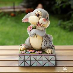 Descubre la encantadora figura de Tambor, también conocido como Thumper, con la cautivadora creación titulada "Spring Has Sprung", basada en el clásico de Disney, Bambi.