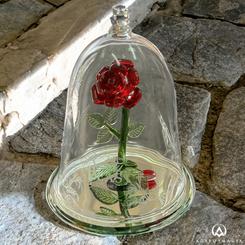 Adéntrate en el encanto eterno de La Bella y la Bestia con esta exquisita réplica de la cúpula de la Rosa Encantada deluxe. Inspirada en el clásico de Disney, esta hermosa pieza está cuidadosamente elaborada en vidrio transparente, rojo y verde