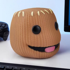 Espectacular lámpara oficial Sackboy basada en el popular videojuego Sackboy; Esta simpática lámpara LED viene con el sonido de Sackboy y tiene una altura aproximada de 12,6 cm.,