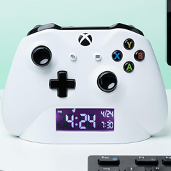 Fabuloso reloj despertador del famoso mando de la XBox en blanco. Pantalla Reverse LCD con sonido de alarma digital. Alimentación USB (cable incluido). Las dimensiones aproximadas son 10 x 9 x 13 cm. 