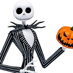 ¿Qué es? ¿Qué es? ¡Hay color por todas partes! ¿Qué es? ¡Hay cosas blancas en el aire! ¿Qué es? - ¡Jack Skellington de The Nightmare Before Christmas se une a la aventura