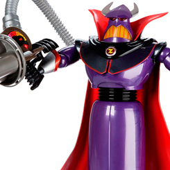 ¡Contemplad al emperador del mal, Zurg! El muñeco con voz tiene el cuello, la cintura y los brazos articulados y está listo para vencer a Buzz Lightyear y destruir la Alianza galáctica. 