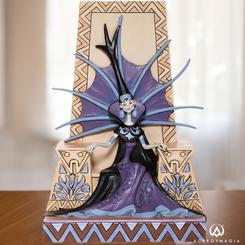 Decora tu espacio con la impresionante figura de la diva Yzma, inspirada en el clásico "El Emperador y sus locuras" de Walt Disney. Esta pieza, de aproximadamente 23 x 15 x 9 cm