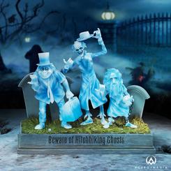 Figura Beware of Hitchhiking Ghosts basada en la atracción de The Haunted Mansion de los parques Disney. Como advierte la querida atracción de Disney "¡Cuidado con los fantasmas que hacen autostop!"