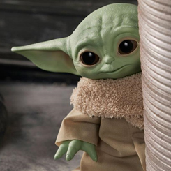 Nuestros corazones se derriten como el acero de Beskar en una forja mandaloriana con este peluche bebé yoda o The Child como le llaman en la serie de Disney Plus,