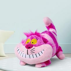 La enigmática sonrisa del Gato de Cheshire cobra vida en este peluche oficial Disney de 25 cm de alto, confeccionado en tejido ultra suave que combina tonos de rosa y morado con rayas vibrantes