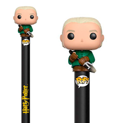 Divertido Bolígrafo Funko Pop de Draco Malfoy Quidditch basado en la saga de Harry Potter, este precioso bolígrafo tiene una miniatura de tu personaje favorito en la parte superior de un tamaño aproximado de 2 cm. 