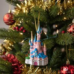 La silueta del emblemático Castillo de Disneyland París cobra vida en este delicado adorno de vidrio de 16 × 8 cm, donde cada torre y cada puente se realzan con un acabado brillante y sutiles toques