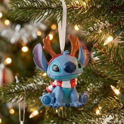 Alegría traviesa para el árbol: este Adorno de Navidad Stitch en resina muestra al extraterrestre más querido con bufanda invernal y cuernos de reno, aportando color, humor y ternura a cualquier rincón.