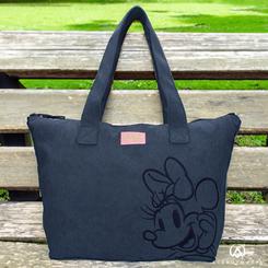 Adéntrate en el mundo de la moda y la aventura con la Bolsa de Viaje Minnie Mouse Obsessed. Confeccionada en poliéster de alta calidad y con unas dimensiones de 32 x 48 cm, esta bolsa es el accesorio perfecto para acompañarte en tus próximas escapadas.