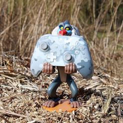 Rafiki cobra vida como aliado perfecto para organizar y cargar tus dispositivos con el Cable Guy de 21 cm inspirado en El Rey León, ofreciendo un toque de nostalgia y funcionalidad en tu espacio. 