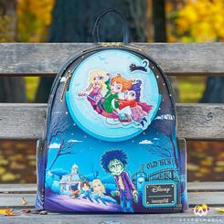 Adéntrate en el mundo mágico de Disney con la Mochila Hocus Pocus Poster de Loungefly. Esta creación te transporta a un universo lleno de encanto y fantasía, sin necesidad de sumergirte en complicados detalles.