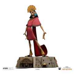 Elegancia, ironía y carisma se unen en una pieza que representa a la perfección el espíritu de The Emperor’s New Groove. Esta estatua Kuzco 1/10 captura al emperador en una pose inconfundible