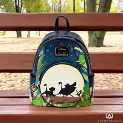 Celebra el 30º aniversario de "El rey león" con la mochila mini Hakuna Matata Silo de Disney by Loungefly. Este accesorio de alta calidad, con licencia oficial, es perfecto para aquellos que valoran el diseño 