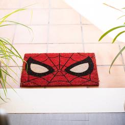 Un toque épico para tu puerta. Este felpudo con la máscara de Spider-Man rinde homenaje a la mítica saga de cómics y películas de Marvel y convierte la entrada de casa en un guiño inconfundible al trepamuros. 