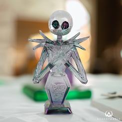 La Colección Facets presenta a Jack Skellington en todo su esplendor. Se une a su compañero fantasmal Zero y su némesis Oogie Boogie en la Colección Facets de Disney de Enesco. 