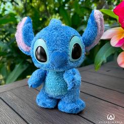 Lleva a casa la encantadora figura de Fluffy Stitch, el regalo perfecto para cualquier fan de Disney. Se convertirá en la joya de cualquier colección. Con una altura de 24.0cm, esta figura capta toda la ternura y diversión del querido personaje.