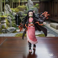 Un homenaje al coraje de Nezuko Kamado cobra vida en esta estatua de PVC de 18 cm, recreada con un nivel de detalle excepcional que captura su elegante kimono