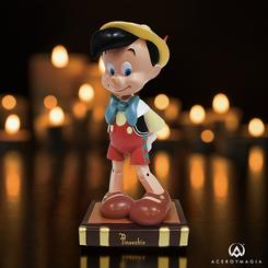 Rinde homenaje al 85º aniversario de Pinocho, el clásico animado de Walt Disney, con esta magnífica estatua de la colección Disney Showcase. Esta pieza captura la esencia atemporal del querido personaje 