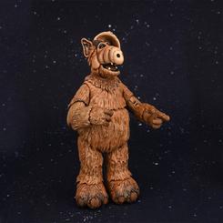 ¡Llévate a casa tu propia forma de vida alienígena con esta figura de acción definitiva de ALF, el visitante favorito de todos del planeta Melmac! La comedia de situación de los años 80 sobre un alienígena malhumorado