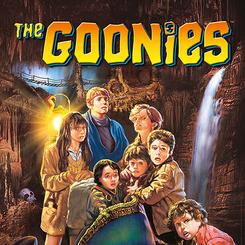 Adquiere la impresión limitada de Goonies, el icono del cine que nunca pasa de moda. Con solo 995 copias disponibles en todo el mundo, esta obra de arte en papel texturado de 300gsm es un tesoro para cualquier coleccionista o fan de la película. 