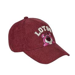 Explora el mundo del infinito universo de Toy Story con la gorra con visera curvada Lotso. Diseñada para adultos, esta gorra es mucho más que un accesorio común: es una invitación a revivir la magia de esta emblemática película.