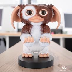 ¡Conoce a Gizmo, el simpático y travieso Gremlin que te ayudará a mantener tus dispositivos siempre cargados y organizados!

El Cable Guy de Gizmo es una ingeniosa creación diseñada para brindarte comodidad y estilo al cargar tus mandos