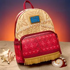 Al contemplar cada detalle de la mochila Moana Vaiana Disney Loungefly, te conviertes en cómplice de una aventura repleta de estilo y funcionalidad. Con unas medidas de 26,8×26,6×11,4 cm