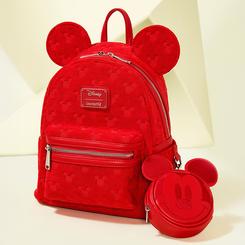 Luce todo el encanto del ratón más querido del mundo con este elegante set de mochila y monedero de Mickey Mouse diseñado por Loungefly. Con unas dimensiones aproximadas de 26,67 × 22,86 × 11,43 cm