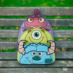 Lleva contigo el espíritu de Monsters Inc. con esta colorida y encantadora mochila de Loungefly que reúne a tres de los personajes más queridos de Pixar: Mike, Sulley y Randall. 