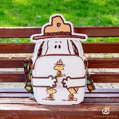 Conmemora el 50º aniversario de los Beagle Scouts de Peanuts con esta elegante bandolera de Loungefly. Fabricada con cuero PU de alta calidad y con licencia oficial, esta pieza es tanto un tributo